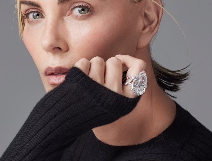 Charlize Theron è la nuova ambassador Dior per la skincare e la gioielleria (Courtesy of Dior)
