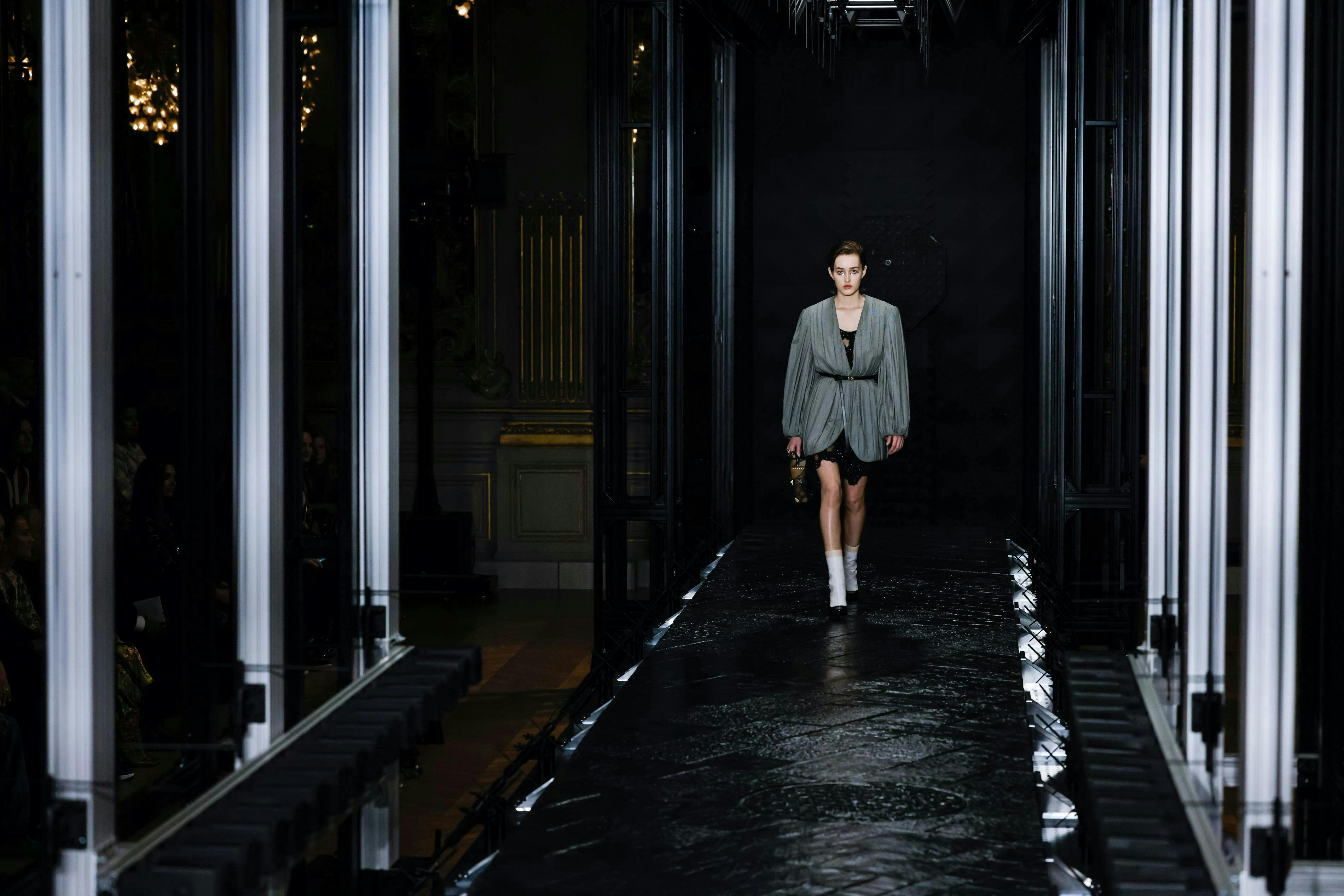La sfilata Autunno Inverno 2023 2024 di Louis Vuitton a Parigi