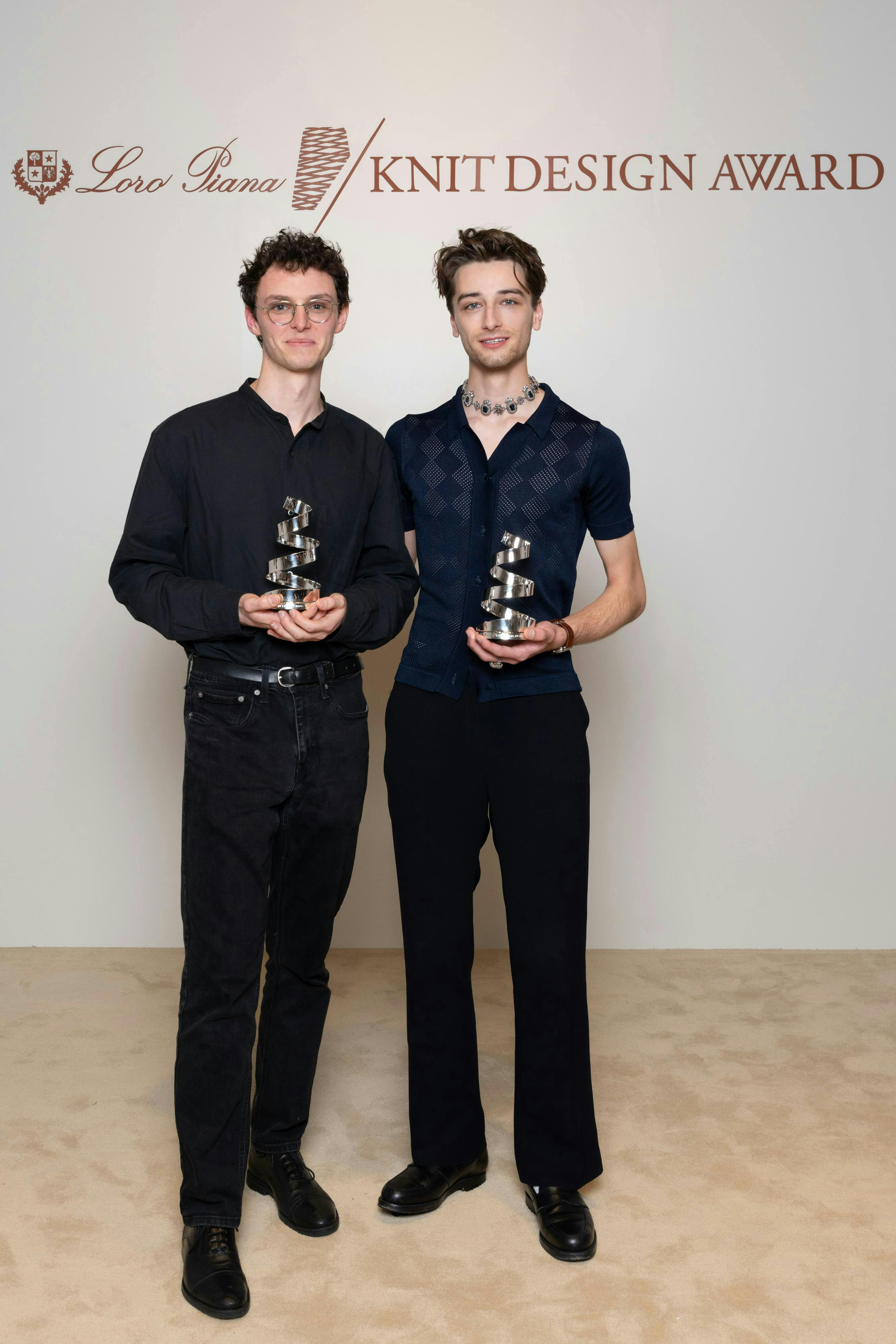 Pierre Sauvageot e Björn Backes i vincitori del Loro Piana Knit Design Award 2024 (Courtesy of Loro Piana)