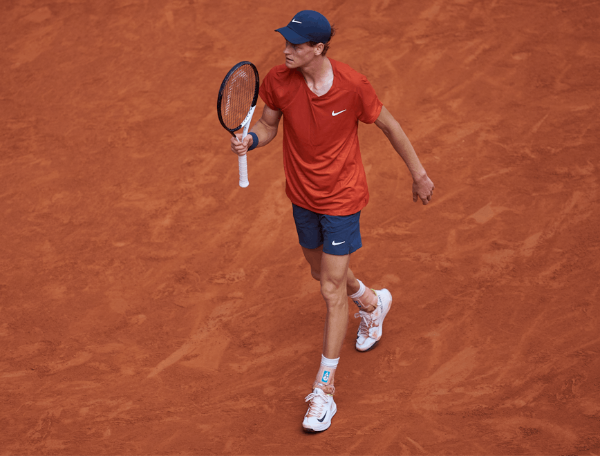 Jannik Sinner durante il match contro Grigor Dimitrov ai Quarti di Finale del French Open - Roland Garros (Mateo Villalba/Getty Images)
