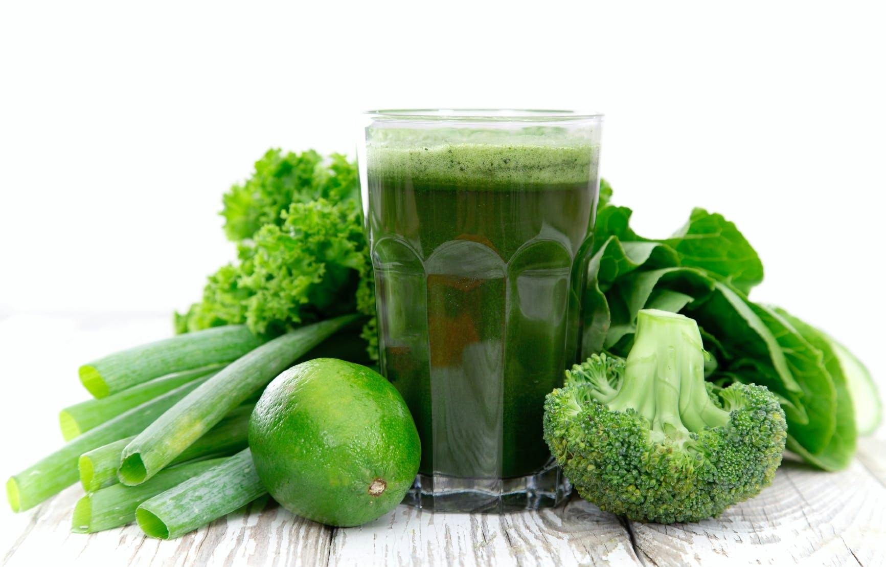 green drink vegetable juice vegetarian table spinach organic wood background parsley nutrient food kale photography raw shake basil nobody glass green smoothie leaves leaf cold smoothie color image vertical natural healthier nonalcoholic healthy eating plant beverage