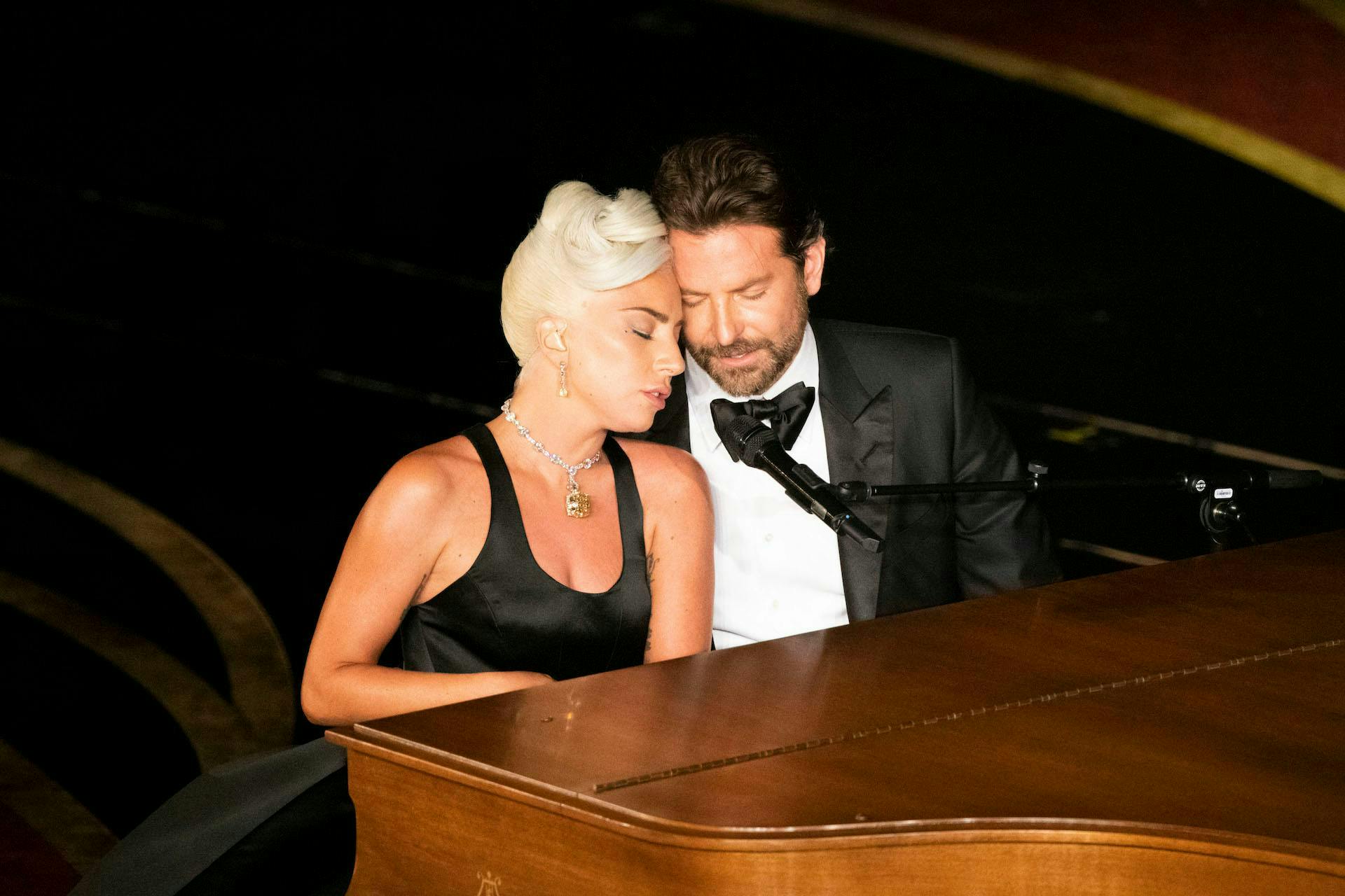Nella foto Lady Gaga e Bradley Cooper