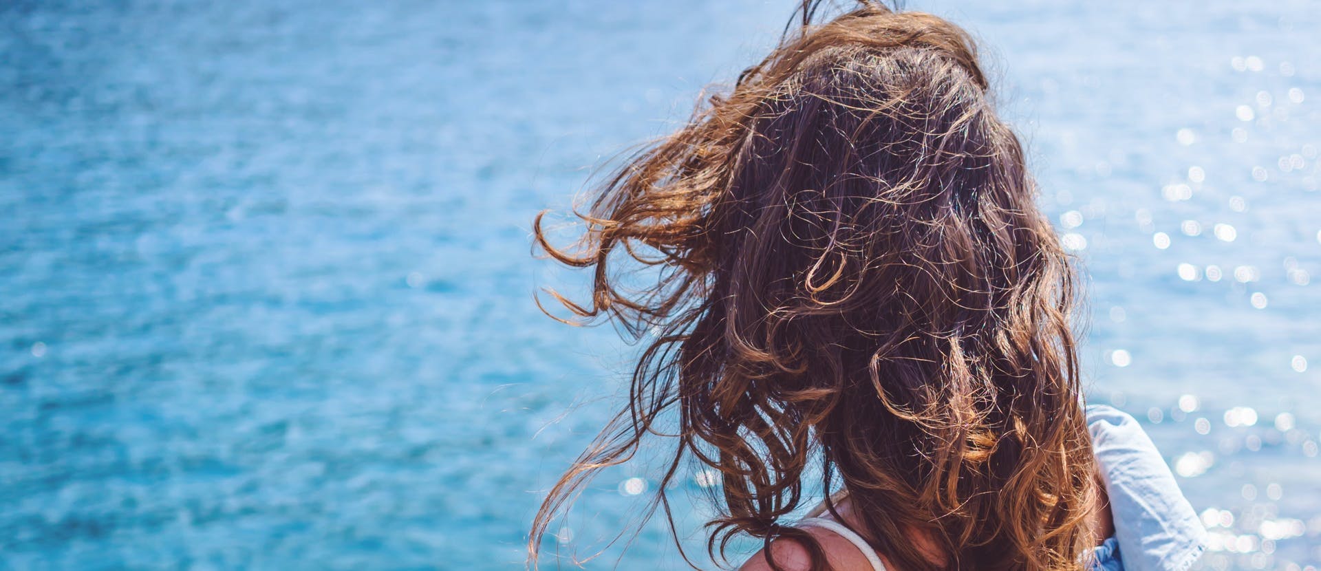 come proteggere i capelli al mare