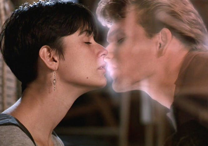 Giornata Internazionale del Bacio - una scena di Ghost con Demi Moore e Patrick Swayze