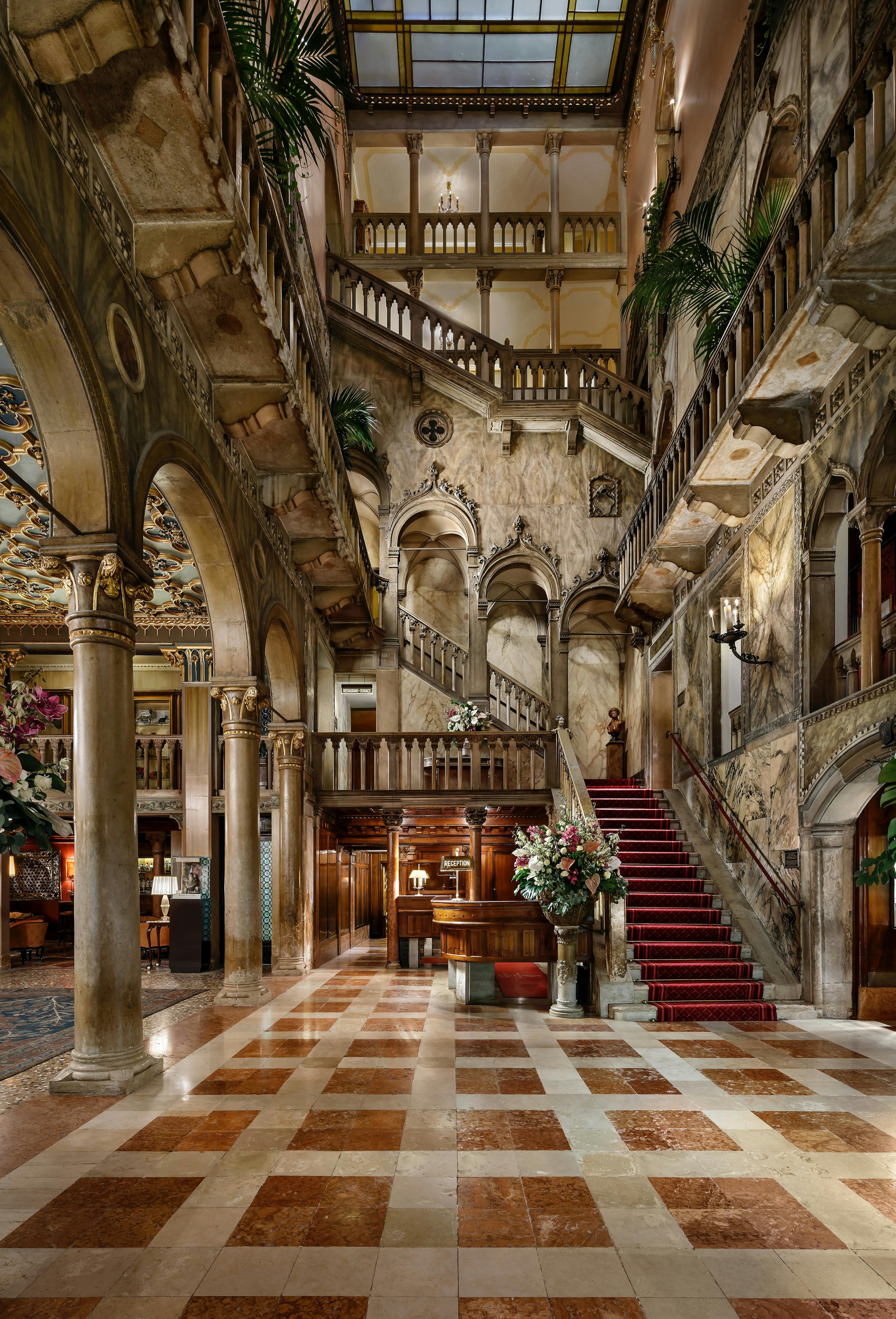 Una foto della hall dell'Hotel Danieli di Venezia