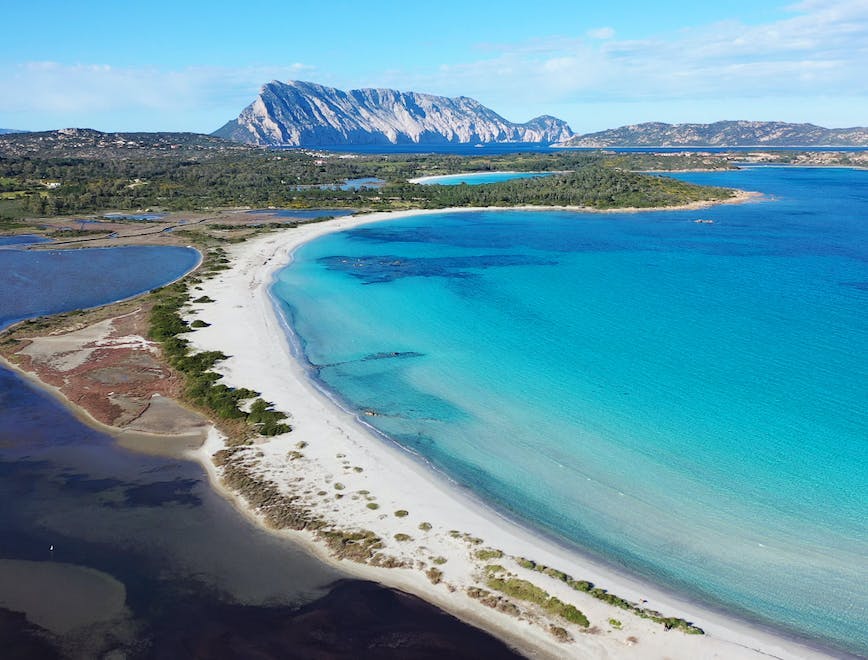 Nella foto l'area marina protetta di Tavolara nei pressi del Baglioni Resort Sardegna