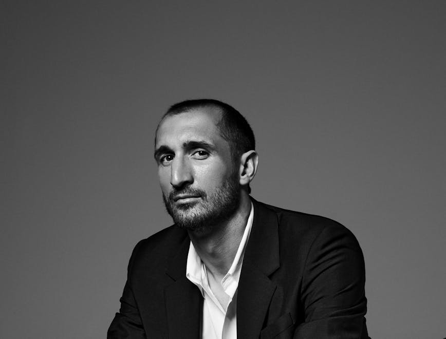 Nella foto Giorgio Chiellini in cover indossa un total look DSQUARED2, e orologio WAD Paris per LuisaViaRoma
