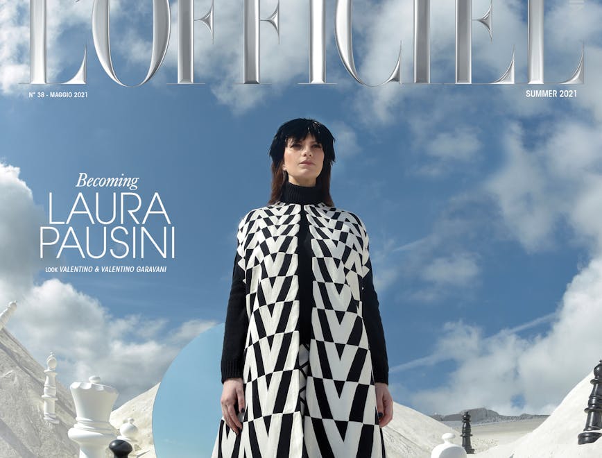 Nella foto La cover di Laura Pausini per L'Officiel Italia Women of Wonder - Issue n°38