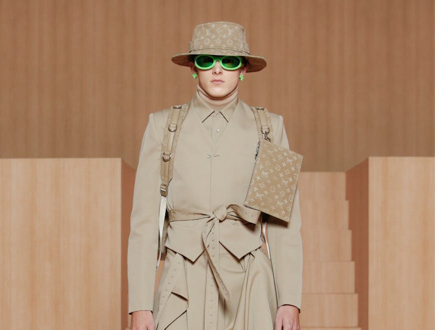 Nella foto un look di Louis Vuitton la collezione uomo Primavera Estate 2022 