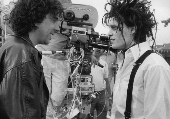Nella foto Tim Burton e Johnny Depp sul set di "Edward mani di forbice"