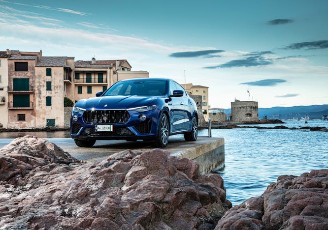 Nella foto la Maserati Levante Hybrid