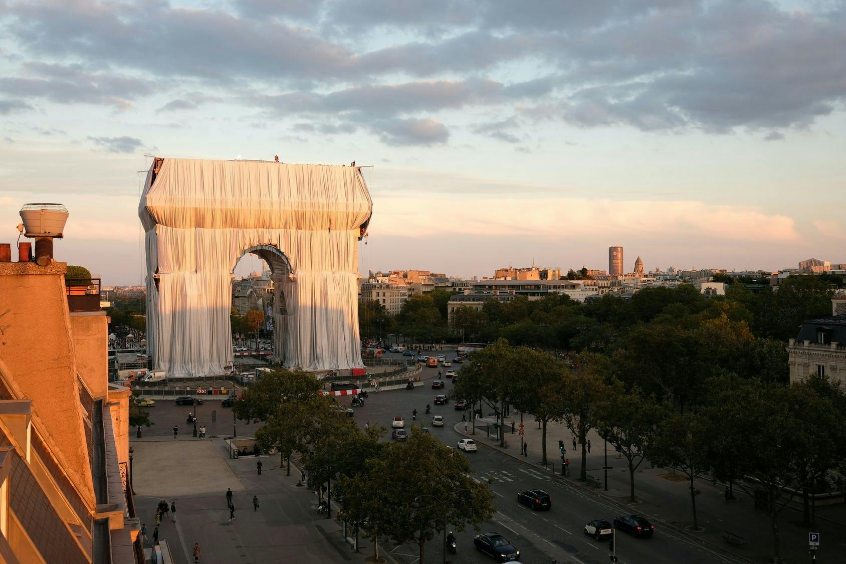 L'Arco di Trionfo a Parigi "impacchettato" opera di  Christo