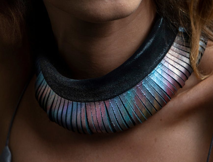 Collare “Galassia” in pelle dipinta a mano di StKreo Jewels by Stefania Tortella