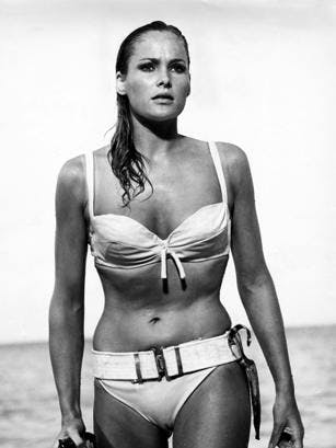 In foto Ursula Andress nei panni di Honey Ryder in "Dr. No" (1963)