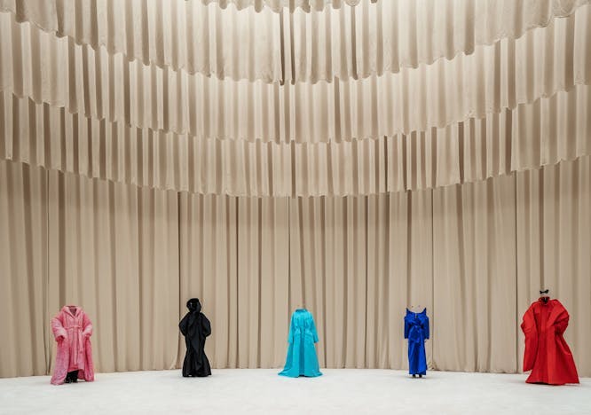 50° collezione Couture di Balenciaga, in una mostra al museo Tank di Shanghai