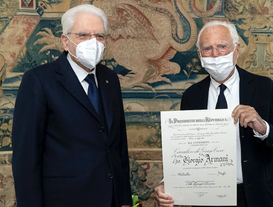 Il Presidente della Repubblica Sergio Mattarella consegna a Giorgio Armani il titolo di Cavaliere di Gran Croce