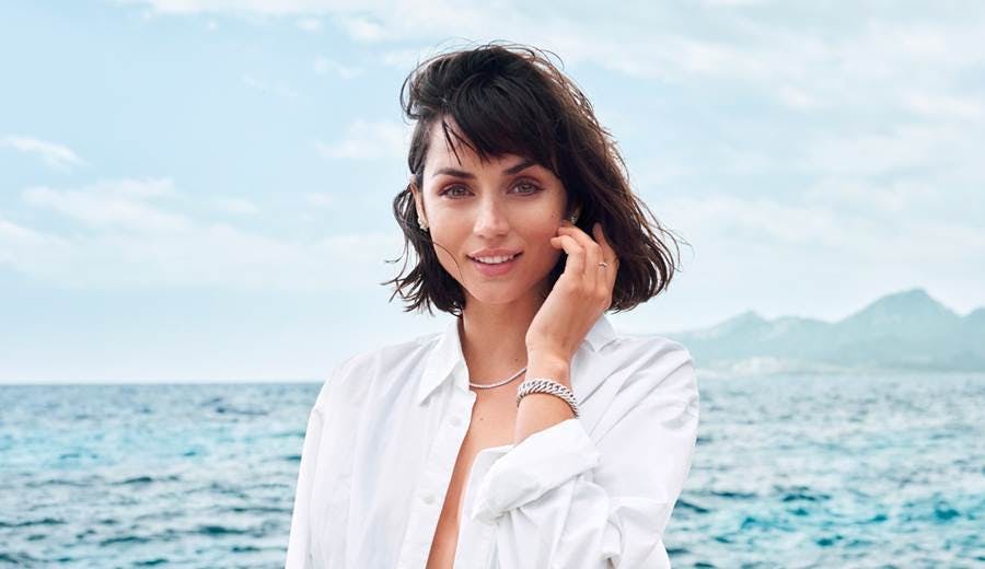 Ana De Armas x The Natural Diamond Council nella campagna 'For Moments Like No Other'