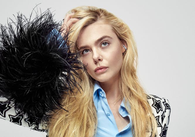 Elle Fanning in cover indossa total look GUCCI