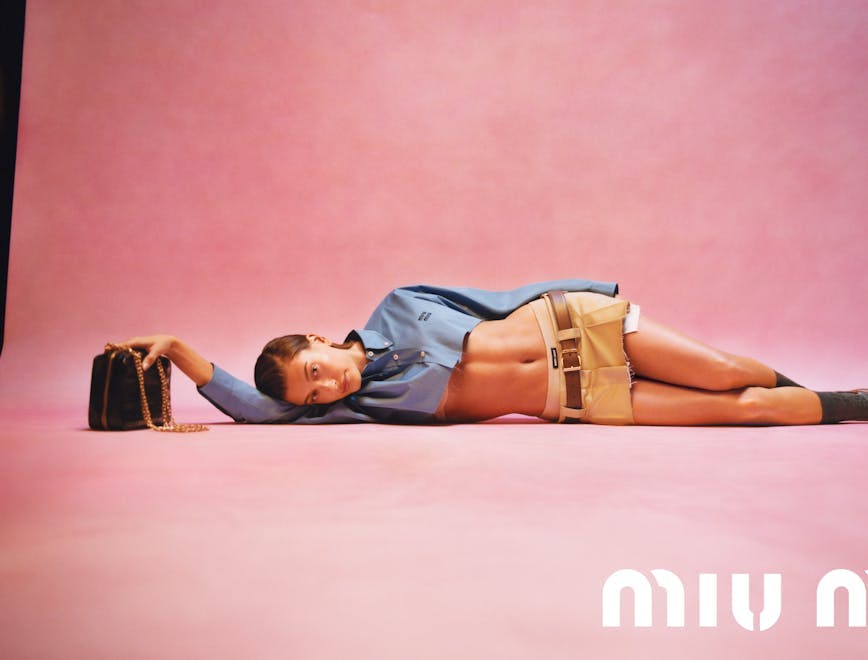 Nella foto Hailey Bieber nella nuova campagna "Basic Instincts" di Miu Miu