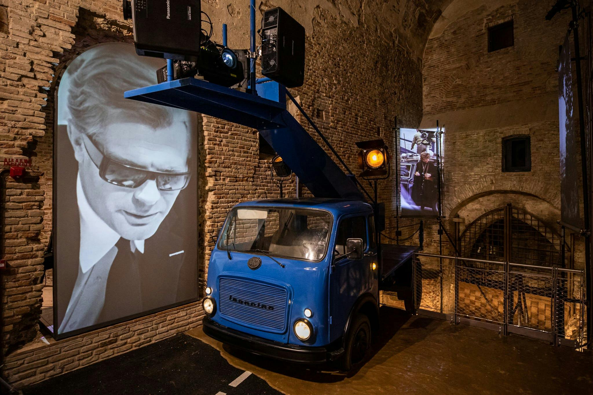 In foto uno spazio del Fellini Museum di Rimini al Castel Sismondo