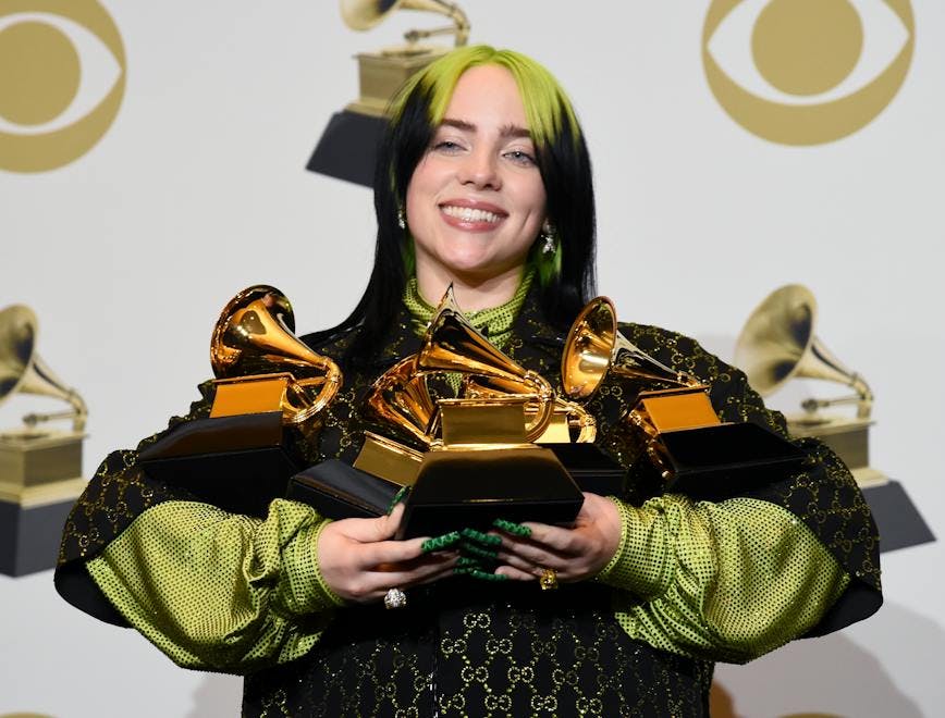 La cantante Billie Elish ai Grammy Awards 2020, quando ha trionfato vincendo ben 5 premi.