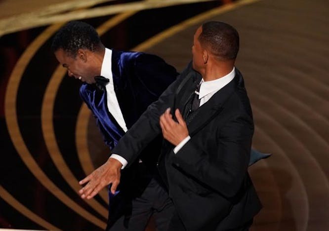 Lo schiaffo di Will Smith a Chris Rock sul palco degli Oscar 2022
