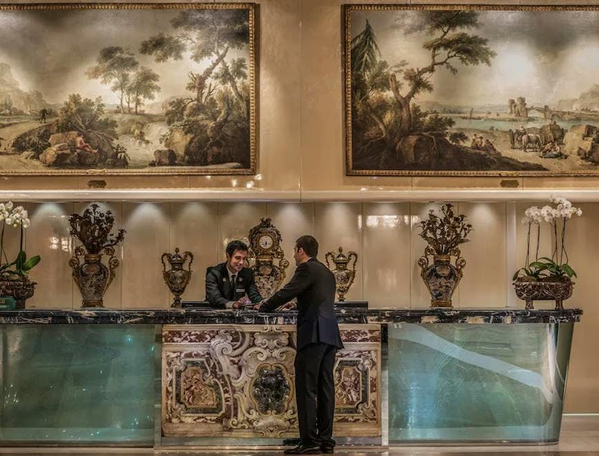 La hall dell'hotel Rome Cavalieri.