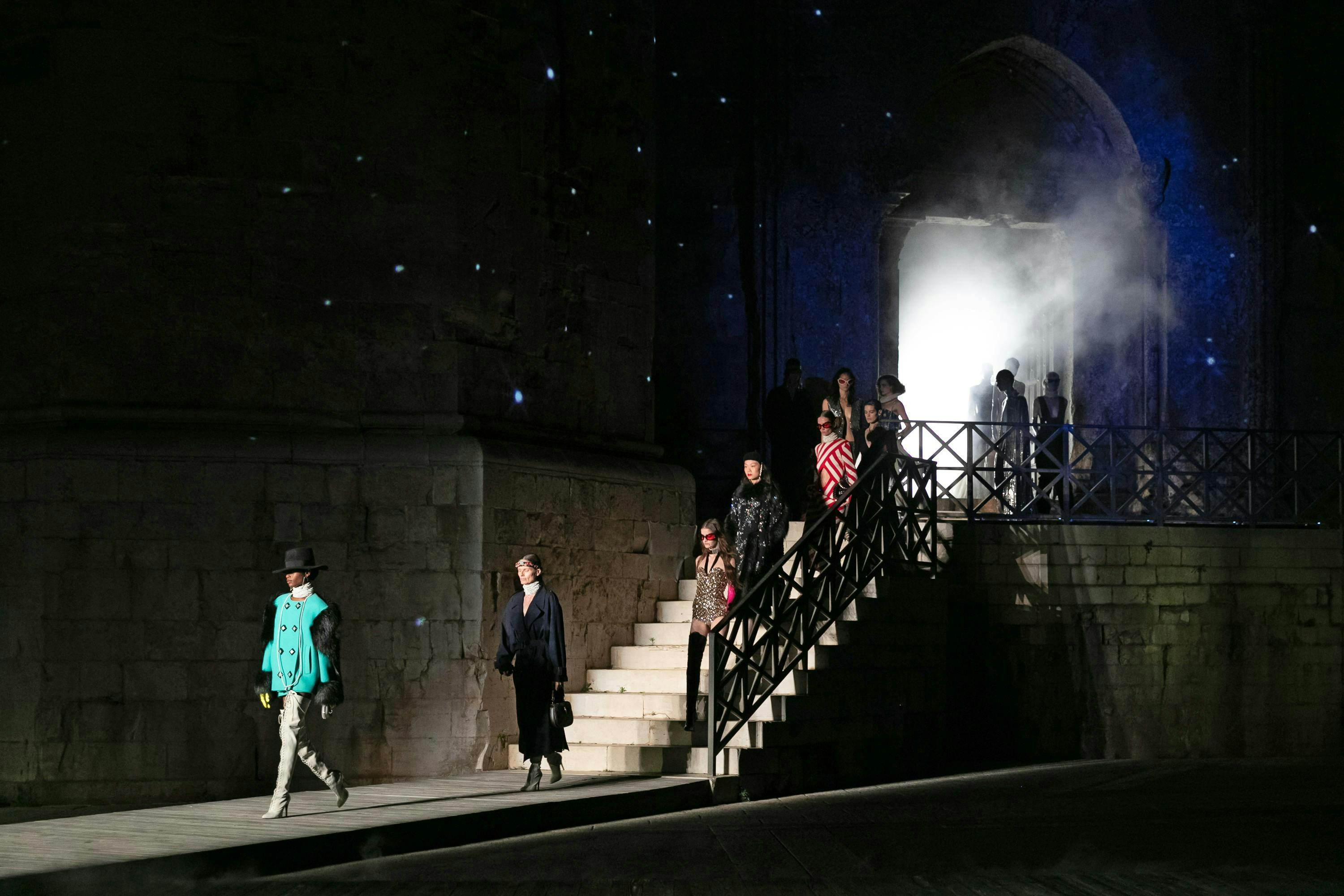Gucci Cosmogonie: la sfilata Resort 2023 a Castel del Monte