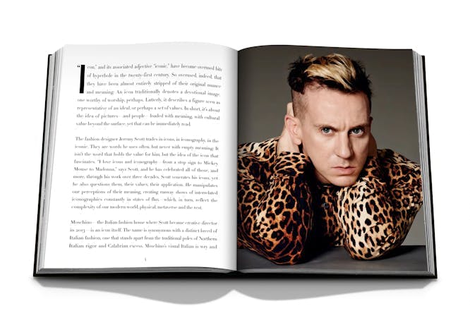 Una pagina del nuovo libro Moschino con un ritratto del designer Jeremy Scott realizzato da Giampaolo Sgura. 