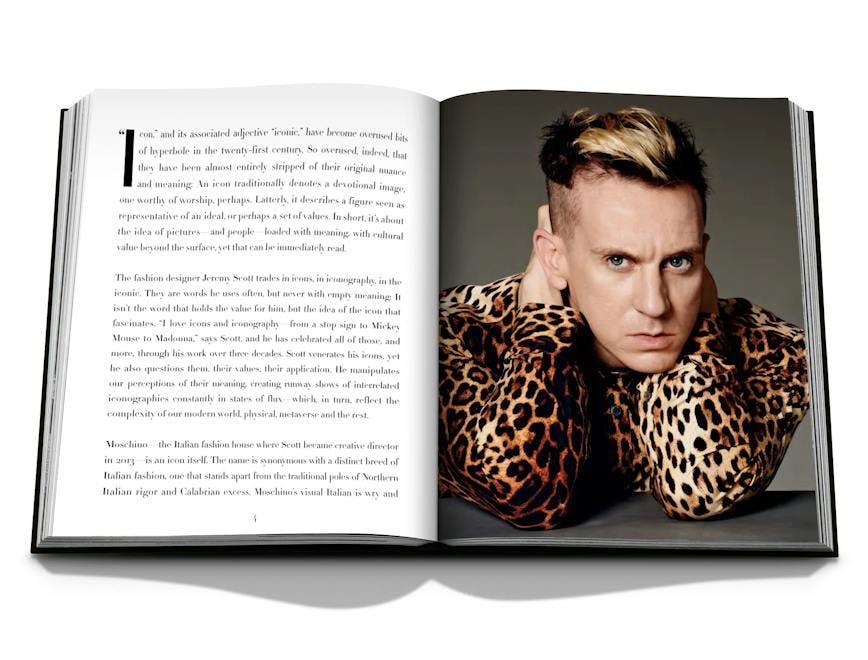 Una pagina del nuovo libro Moschino con un ritratto del designer Jeremy Scott realizzato da Giampaolo Sgura. 