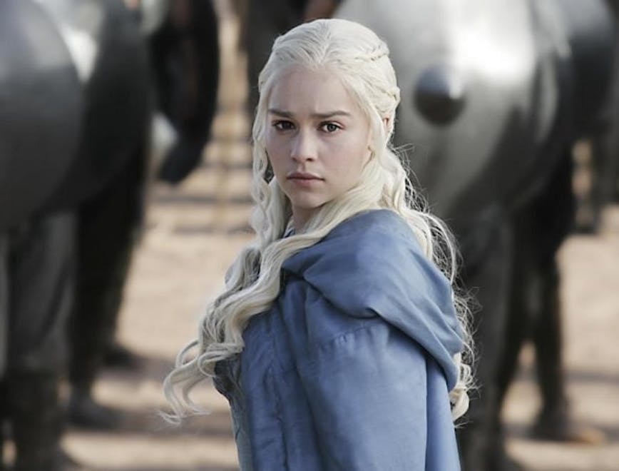 L'attrice Emilia Clarke nei panni del personaggio Daenerys Targaryen. 