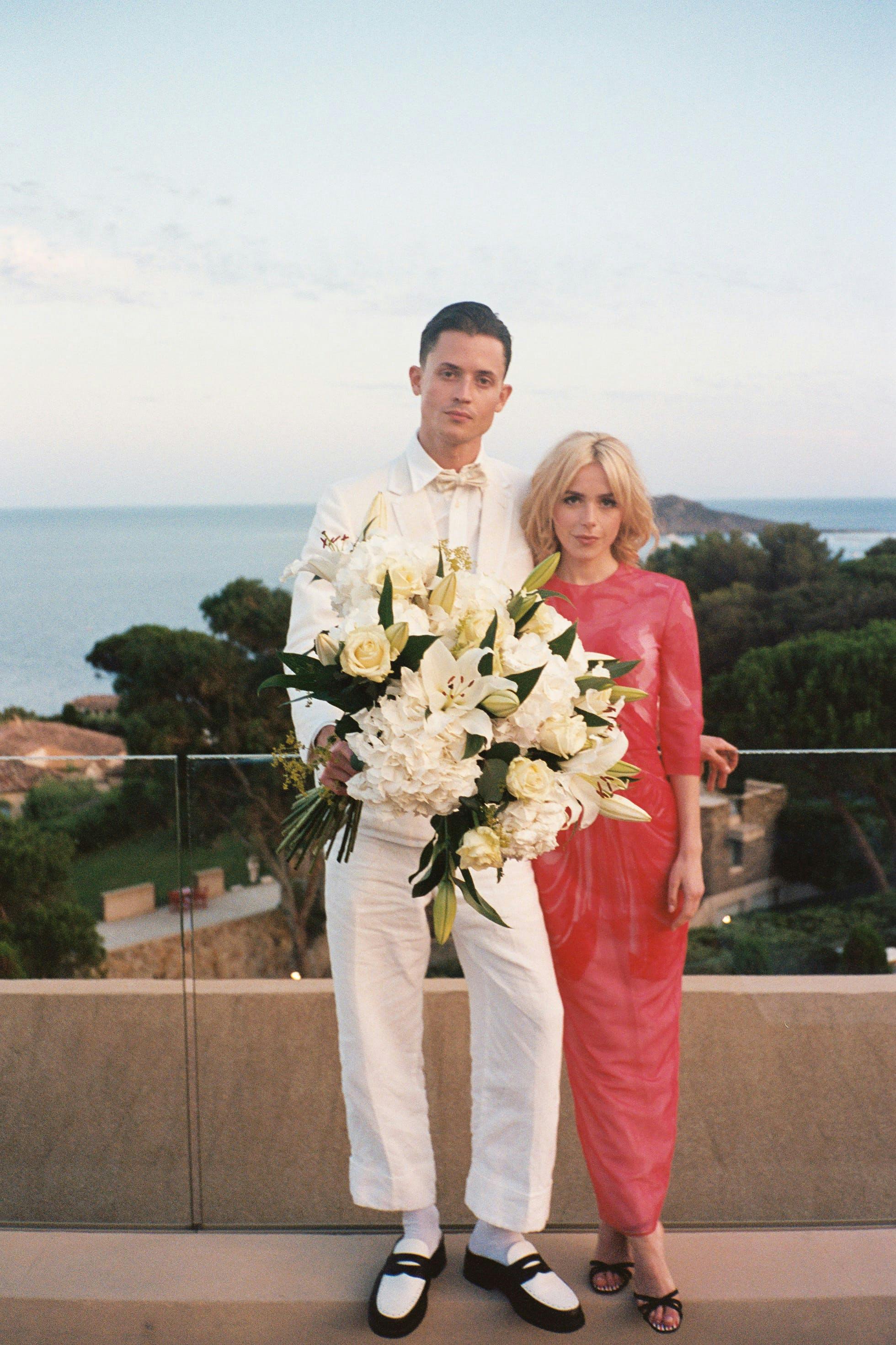 Christian Coppola e Kiernan Shipka in Thom Browne a Saint-Tropez