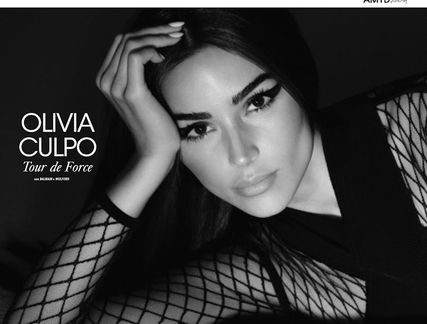 Olivia Culpo in Body Balmain (courtesy of Paumé Los Angeles), calze a rete Wolford