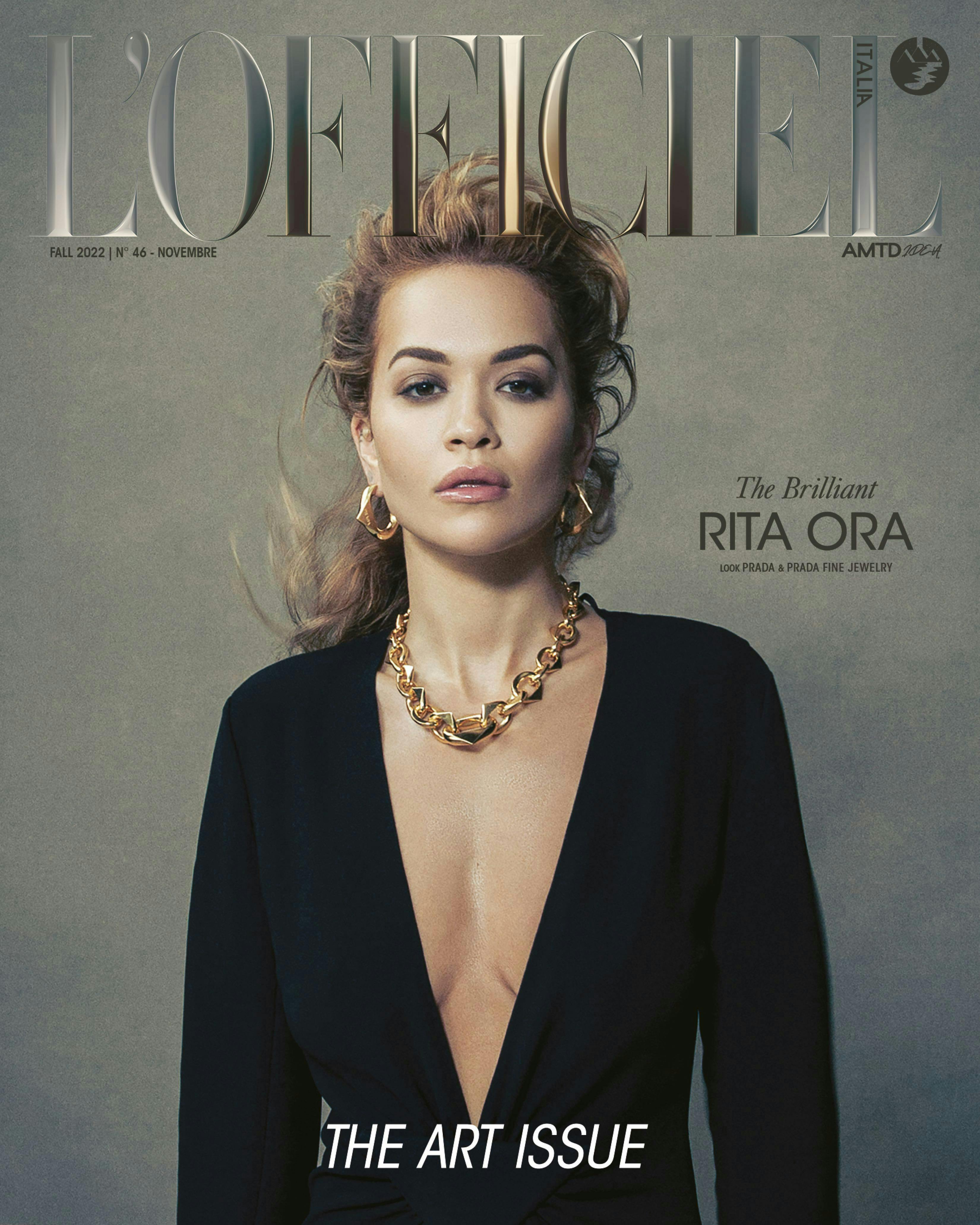 Rita Ora indossa Abito, PRADA, orecchini e collana "Eternal Gold" in oro, PRADA FINE JEWELRY
