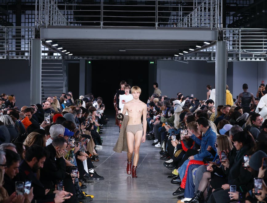 JW Anderson la sfilata autunno inverno 2023-24 alla Milano Fashion Week