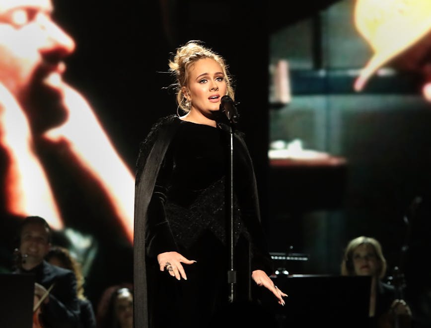 Adele alla 59esima edizione dei Grammy Awards canta George Michael.