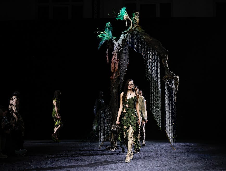 Acne Studios la sfilata donna autunno inverno 2023-24 alla Paris Fashion Week