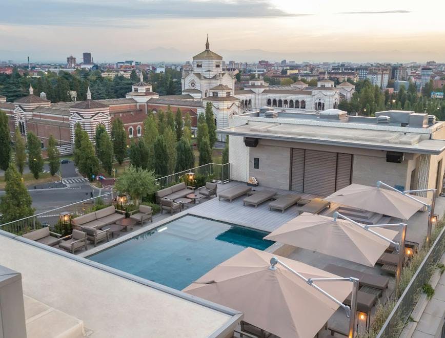 Una vista della terrazza del Hotel The Viu a Milano