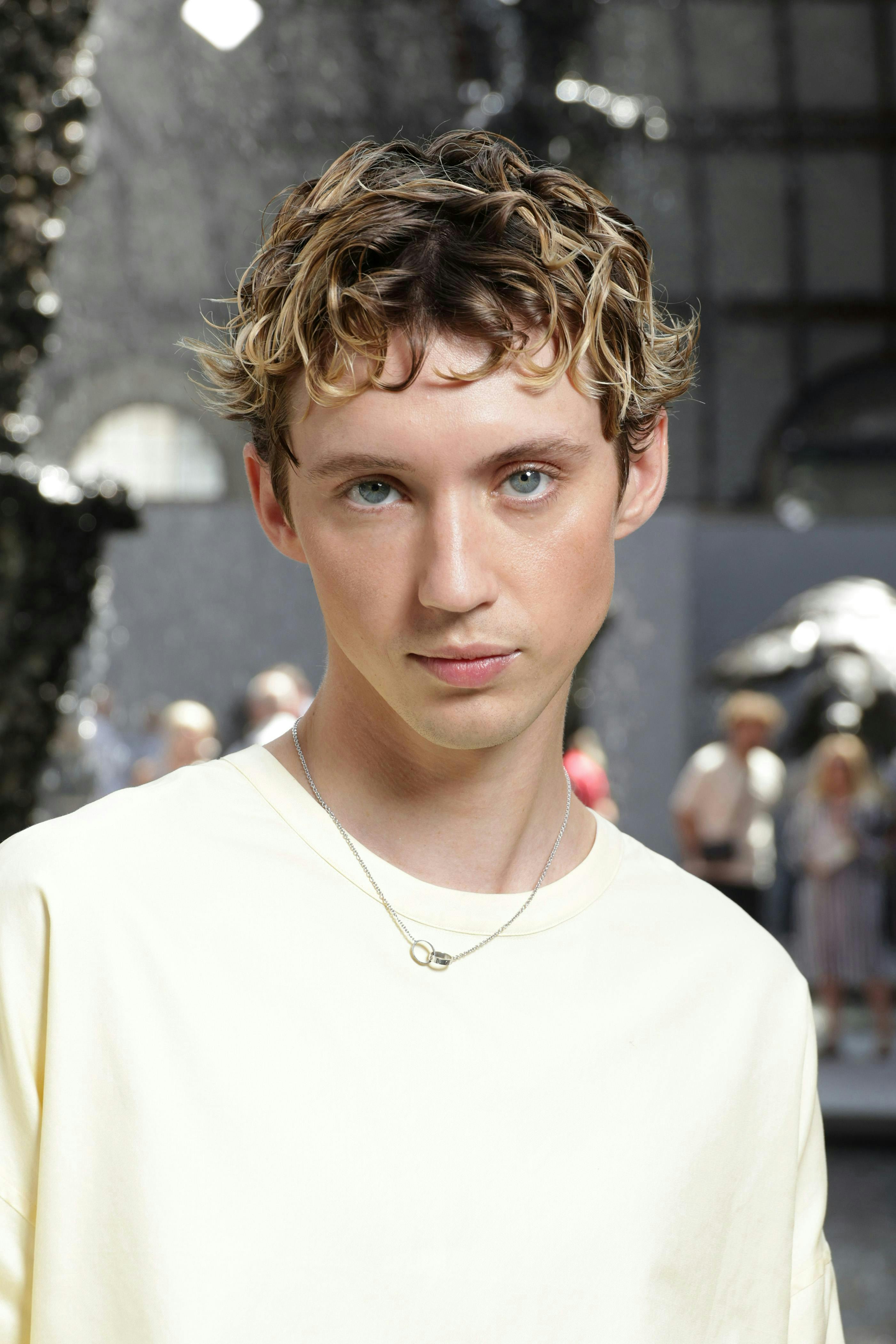 Troye Sivan alla sfilata di Loewe (Getty Images)