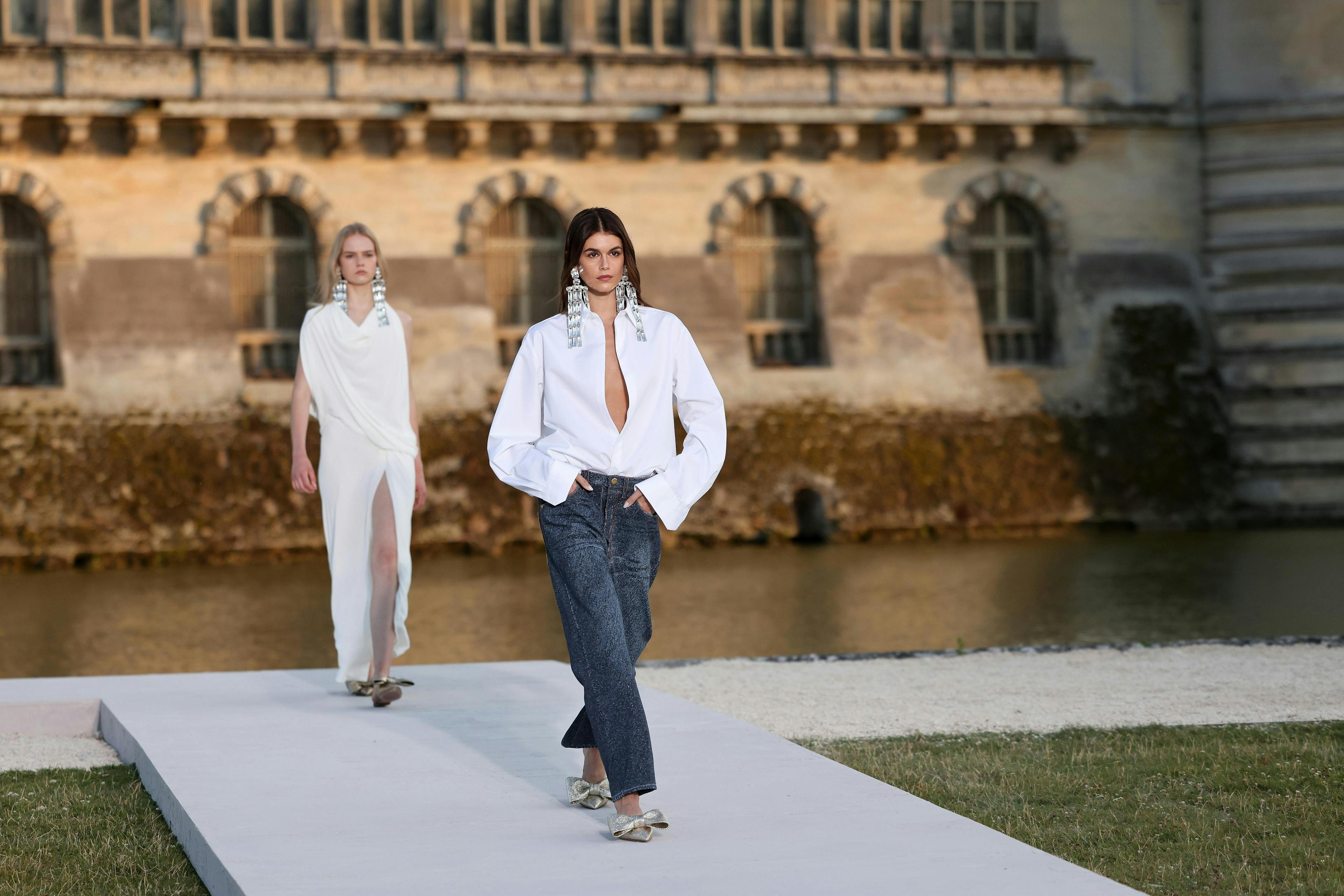 La sfialta "Un Château" Haute Couture di Valentino presentata alla Paris Fashion Week