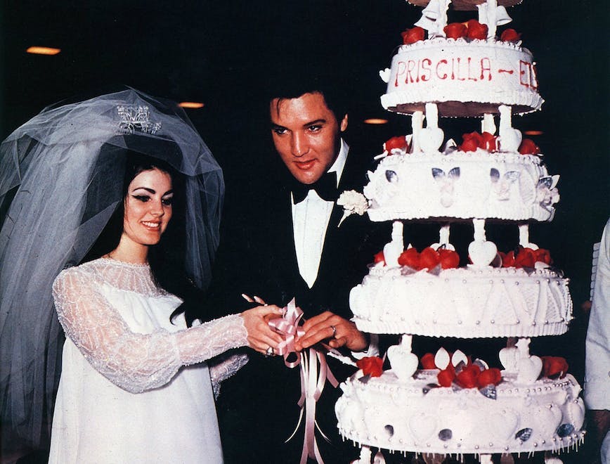 Priscilla Presley e Elvis Presley il giorno del matrimonio (Getty Images)