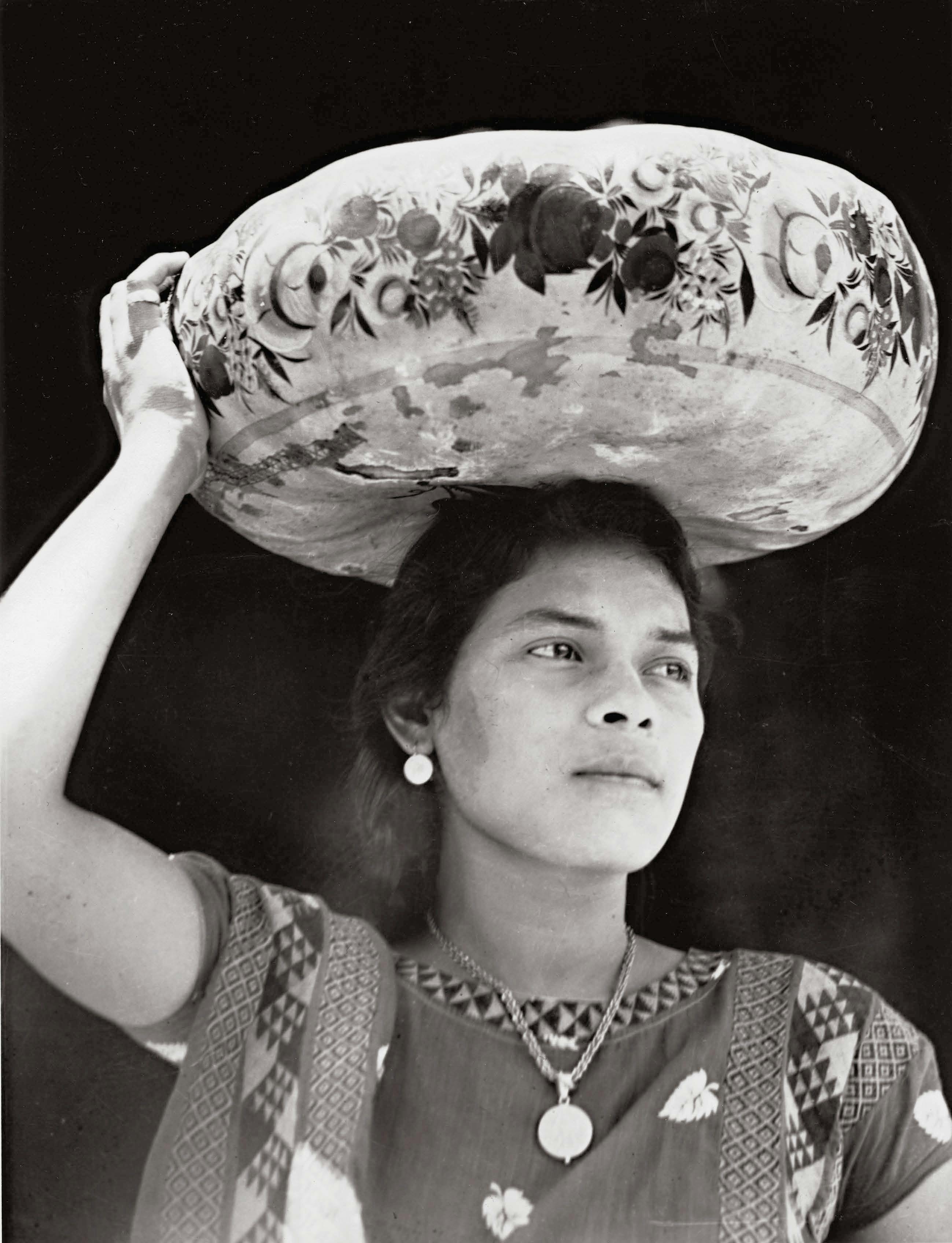 Donna a Tehuantepec, Messico, 1929 (Courtesy ColornoPhotoLife/Aranciaia di Colorno)