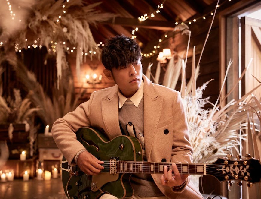 Jay Chou nel video musicale "Christmas Star" (GC Communications Image)