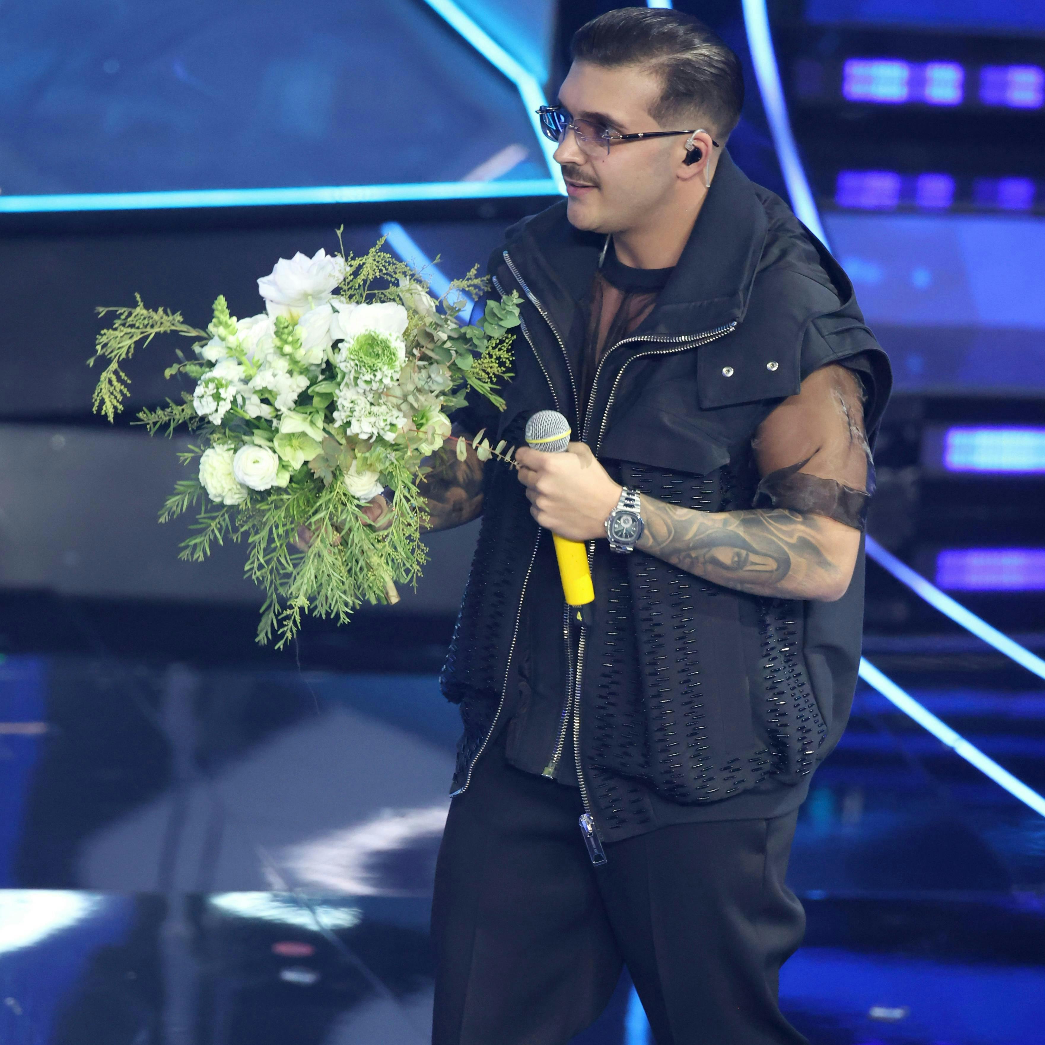 sanremo flower flower arrangement flower bouquet microphone person tattoo solo performance adult male man