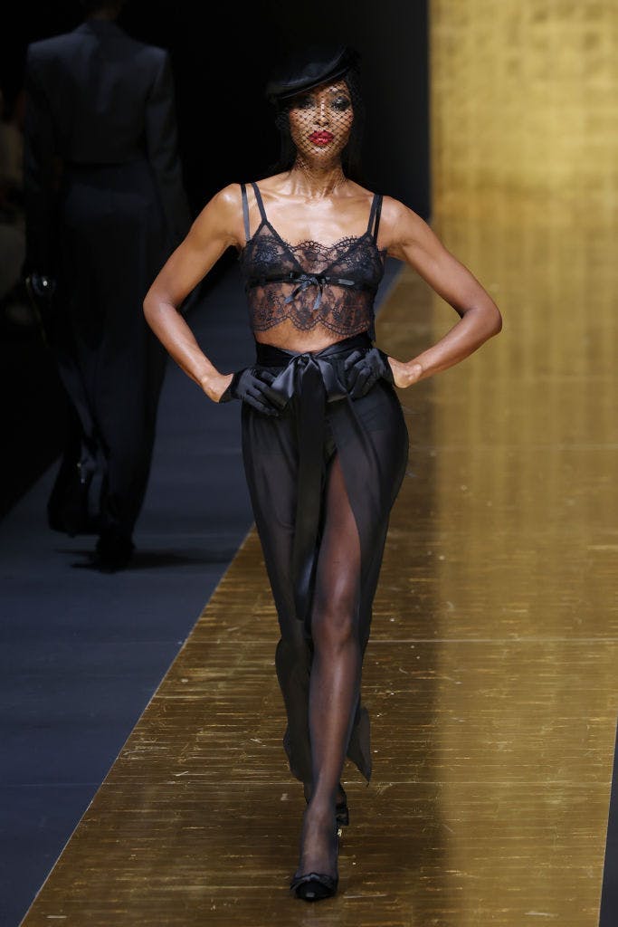 Naomi Campbell alla sfilata Dolce & Gabbana autunno inverno 2024-25 (Getty Images)