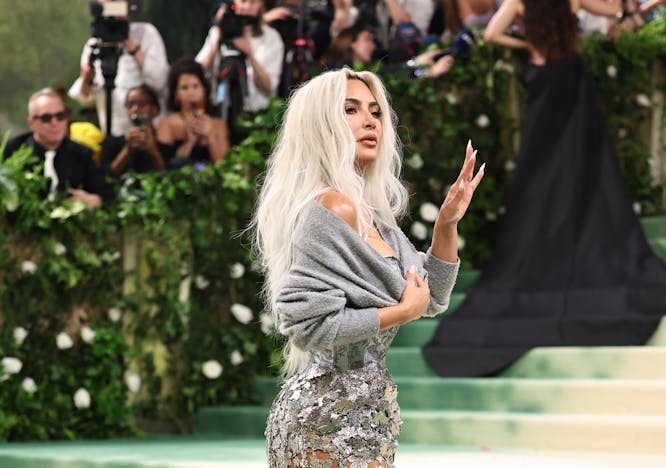 Il look di Kim Kardashian al MET Gala 2024 in Maison Margiela 'Artisanal' by John Galliano